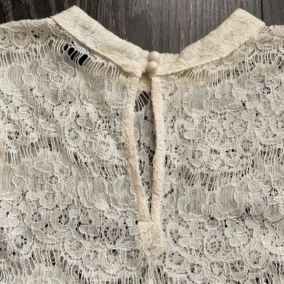 Forever 21 lace sleeveless top - Picture 5 of 6